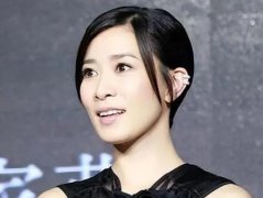 佘诗曼嘴巴微整了吗？大概是造型师或者化妆师的功劳